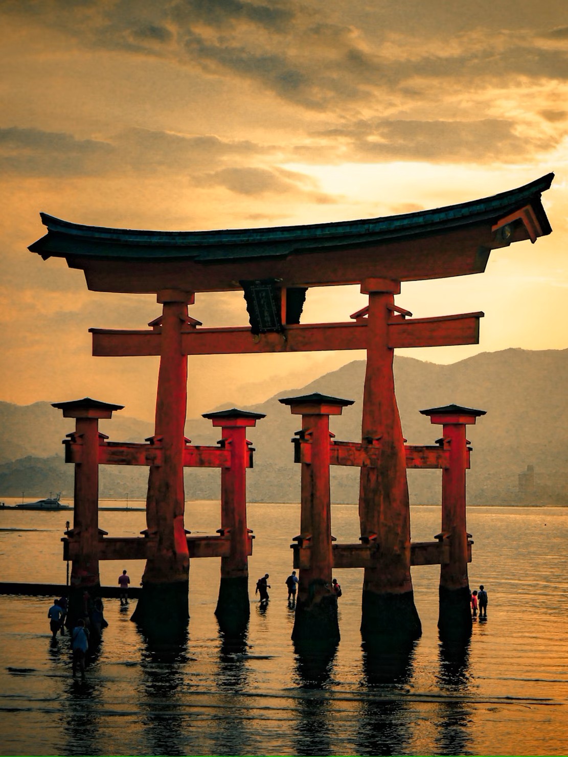 Torii flotante de Miyajima al atardecer